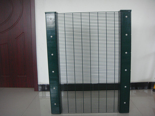 Serried Horizontal Wire Fence BD-05
